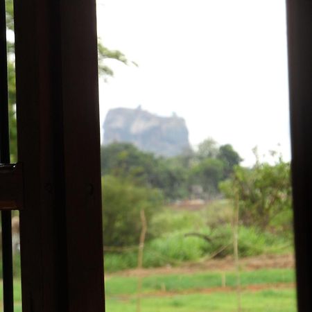 Sigiri Lake Paradise Villa Sigiriya Room photo